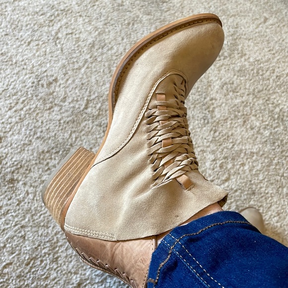 Cute leather booties - Picture 1 of 7